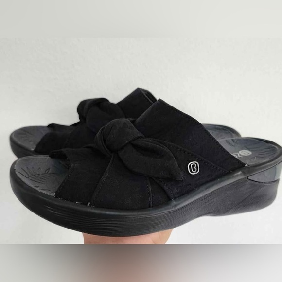 Bzees One Band Slip-On Sandals Smile Size 10 Black Wedge - Picture 2 of 8